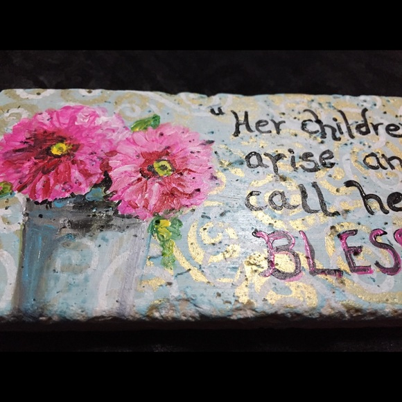 Hand painted paper weight on natural marble - Picture 2 of 3